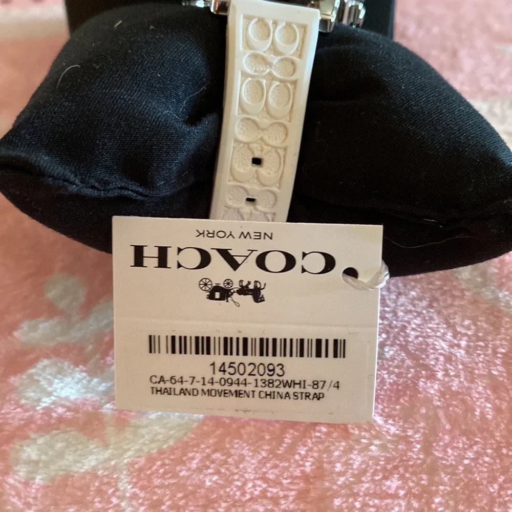 Coach Boyfriend Signature Silver Dial Women’s Watch. New in original box. - Picture 3 of 4